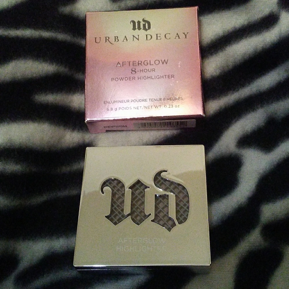 Urban Decay AfterGlow Highlighter